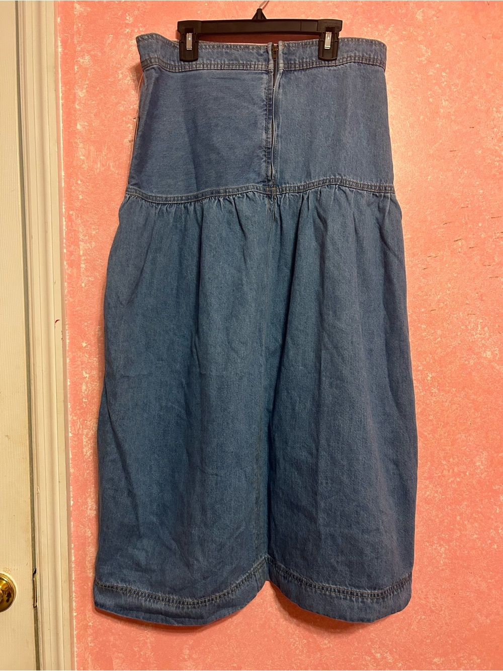 Time and Tru Women's Drapey Light Wash Denim Midi Skirt - Picture 2 of 5
